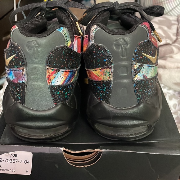 These are AirMax 95 multicolor size 8 in women - Picture 4 of 5